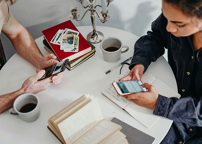 Man Humiliates Wife At Her Workplace After Discovering Her Disgusting 4-Year-Long Secret Man Humiliates Wife At Her Workplace After Discovering Her Disgusting 4-Year-Long Secret