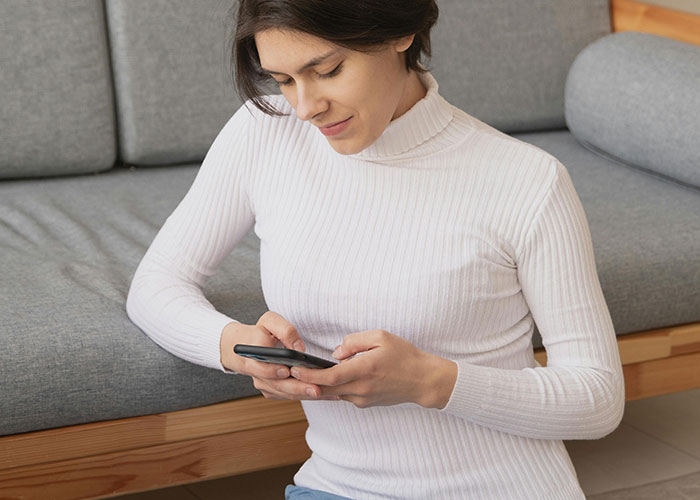 Man Humiliates Wife At Her Workplace After Discovering Her Disgusting 4-Year-Long Secret Man Humiliates Wife At Her Workplace After Discovering Her Disgusting 4-Year-Long Secret