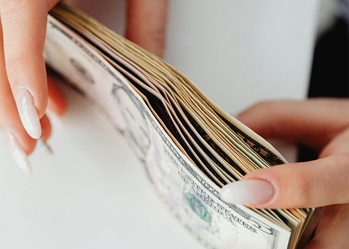 30 Realistic Ways For An Average Person To Become Rich That Are Often Overlooked