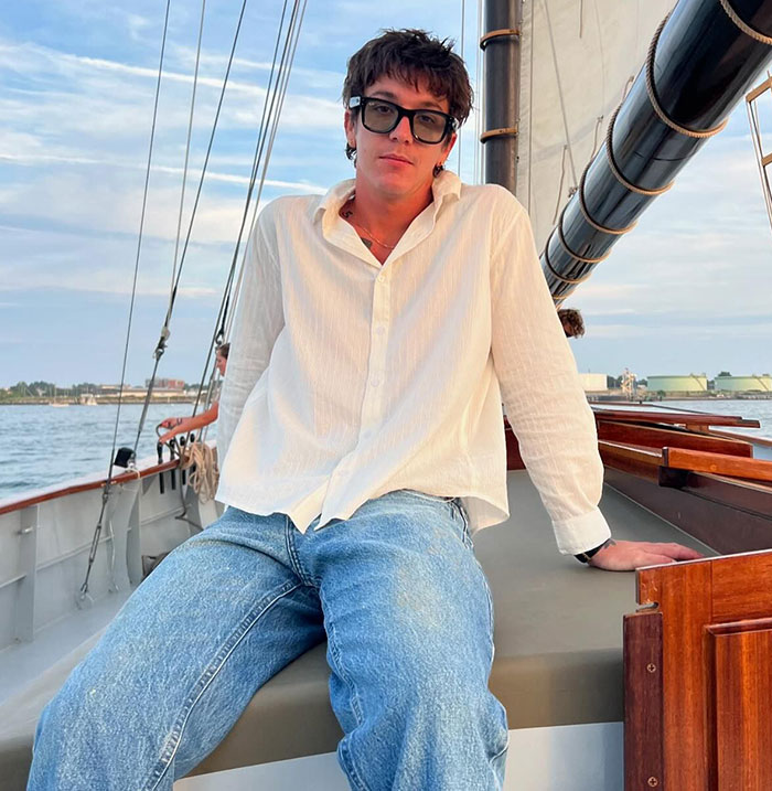 Harry Styles Crowned People’s “Sexiest Musician Alive”, Runner-Up Slammed Over “Sore Loser” Rant Harry Styles Crowned People’s “Sexiest Musician Alive”, Runner-Up Slammed Over “Sore Loser” Rant