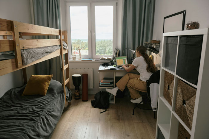 Guy Doesn’t Clean Up After Himself, Thinks Roommate Should Do It For Him, Ends Up Homeless Guy Doesn’t Clean Up After Himself, Thinks Roommate Should Do It For Him, Ends Up Homeless