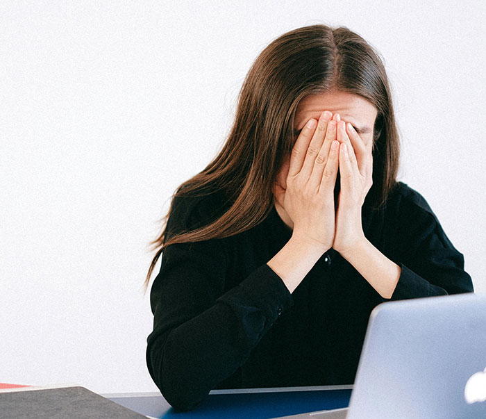 Woman Throws A 40-Minute Fit And Colleague Listens To It All, Gets Her Fired Woman Throws A 40-Minute Fit And Colleague Listens To It All, Gets Her Fired