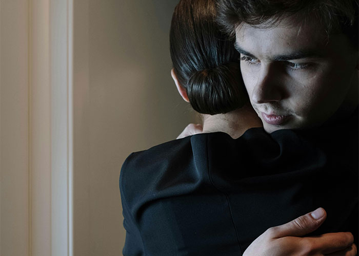 “It Still Hurts”: 50 Experiences That Broke People’s Hearts Into A Million Pieces