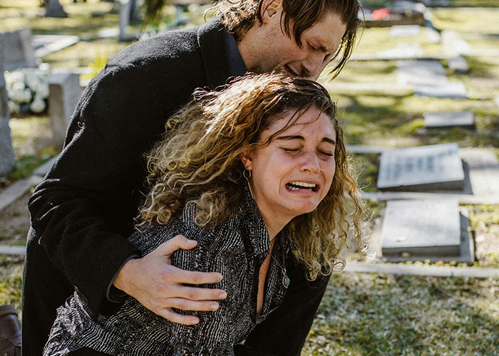 “It Still Hurts”: 50 Experiences That Broke People’s Hearts Into A Million Pieces