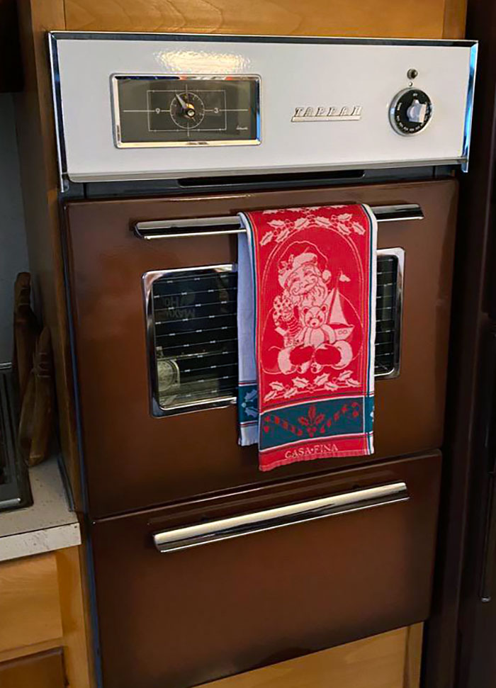 My Cousin Still Uses A Double Oven From The 1970's