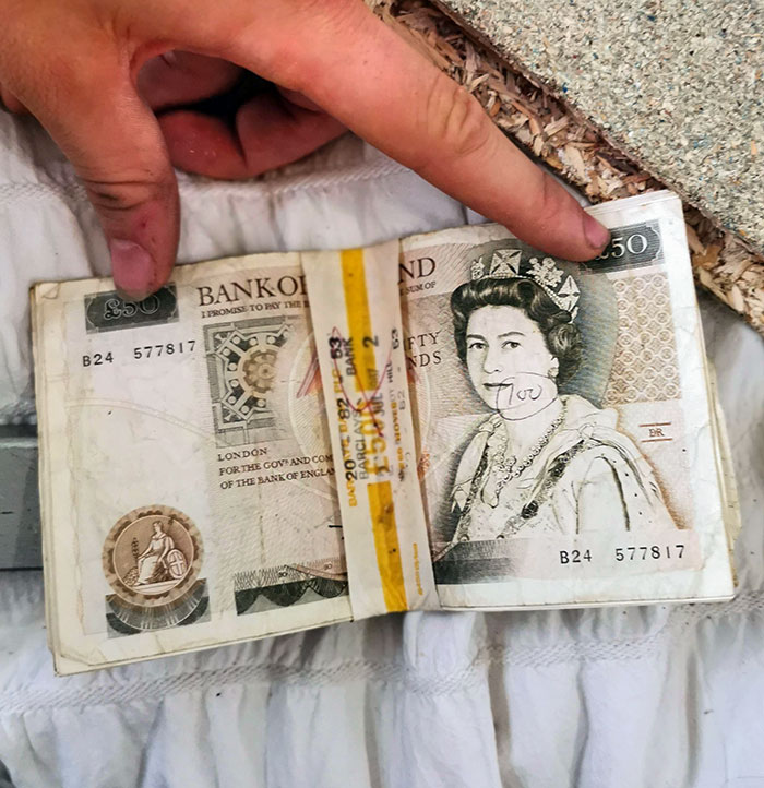 Refitting Our New Houses Loft(Attic) And Found £500 Of 1981 Currency Wrapped In Insulation!