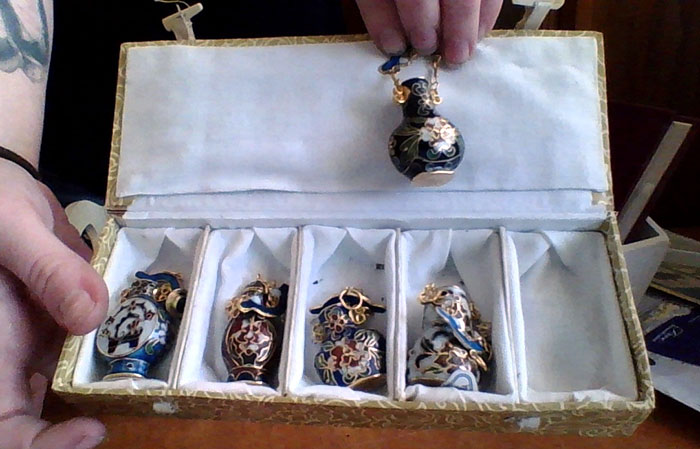 Small Set Of Chinese Porcelain Vases With Gold Chains. Bought In China 1940 To 1950's Grandfather Bought It For My Mom When He Was In The Navy