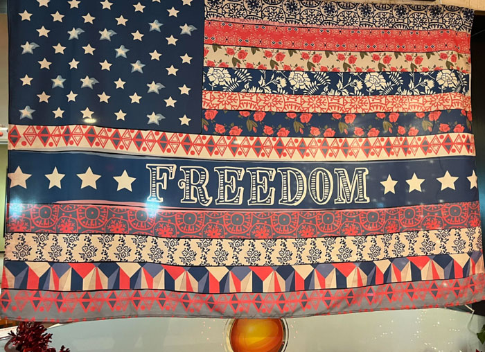 40 Unhinged Things One May See In A Home And Think, ‘Oh No, Not Today’