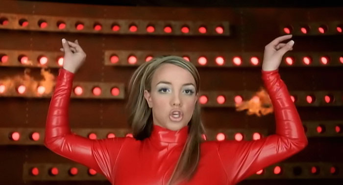 “No One Can Stop Me”: 40 People Confess To The Weirdest Things They Do Living Alone