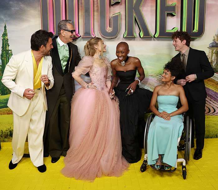 &ldquo;Cheater&rdquo;: Fans Have Harsh Words For Ariana Grande&rsquo;s Boyfriend Ethan Slater