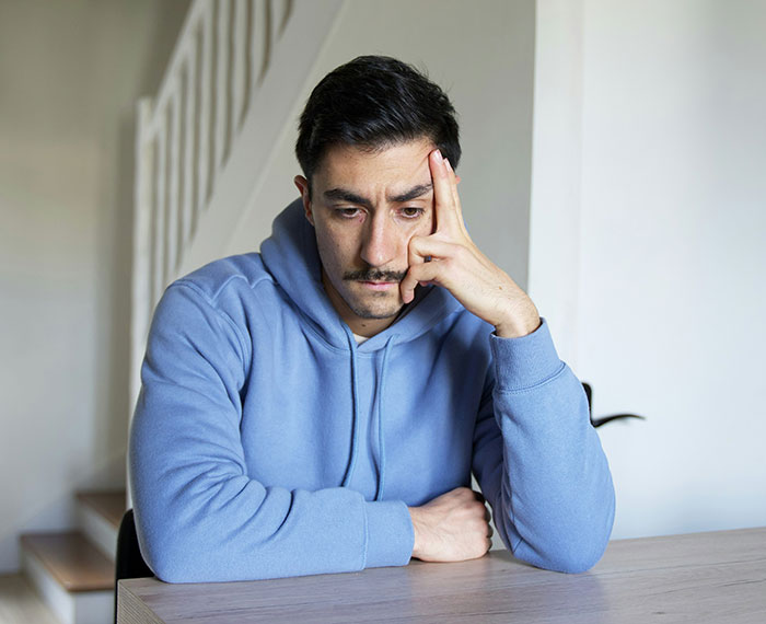 Husband Hates Wife's Parenting Methods, Considers Divorce After Teacher's Call Husband Hates Wife's Parenting Methods, Considers Divorce After Teacher's Call