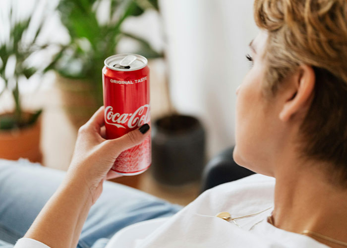 30 Hilarious Ways People Around The World Clock An American Instantly