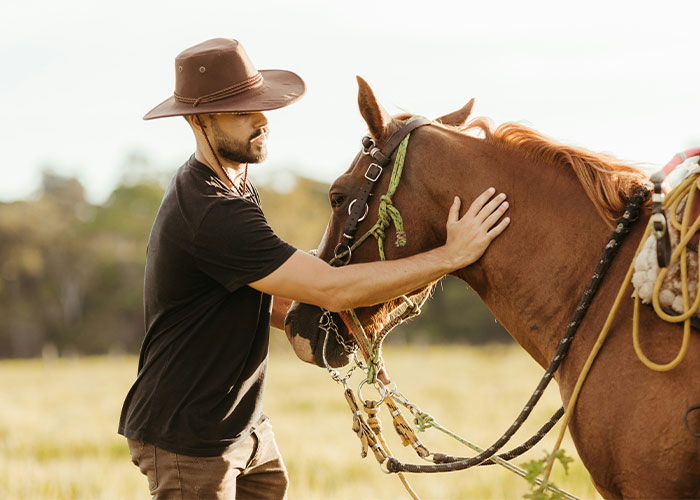 30 Hilarious Ways People Around The World Clock An American Instantly