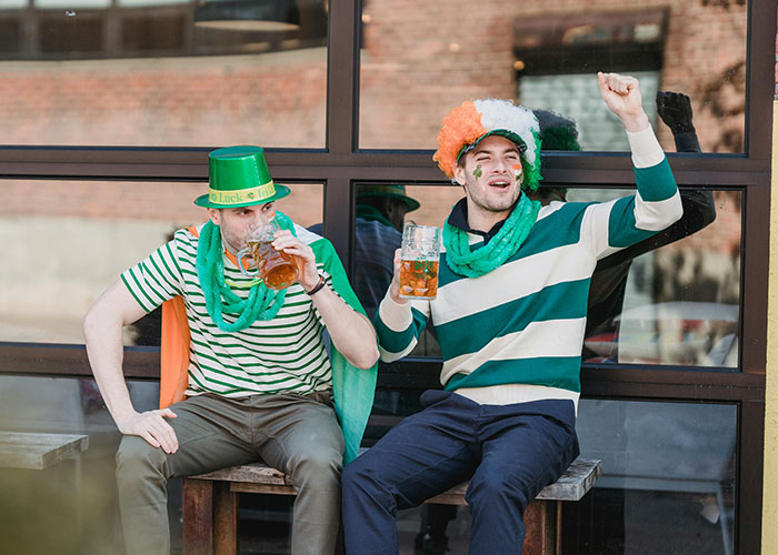 30 Hilarious Ways People Around The World Clock An American Instantly