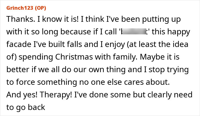 Forum post discussing family issues and Christmas with a focus on seeking therapy.