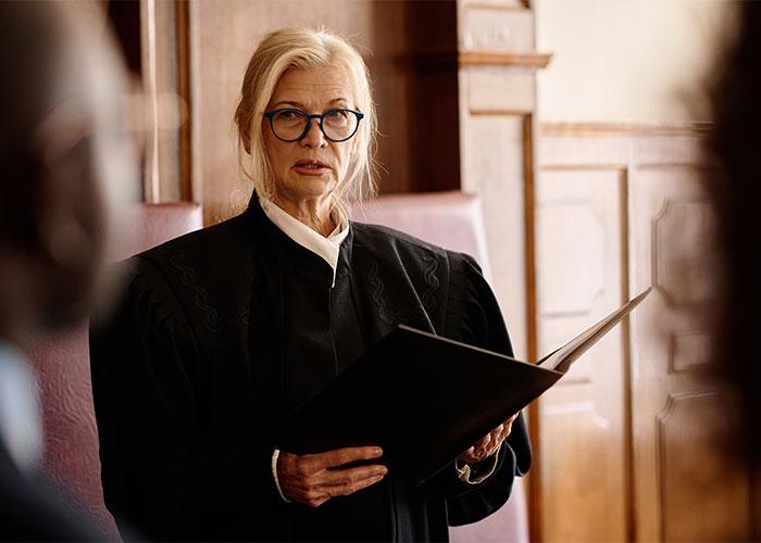 “Added 9 Years To A Short Sentence”: 50 Lawyers Recall The Stupidest Things Clients Have Done