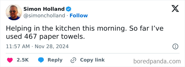 A funny Thanksgiving tweet about using 467 paper towels while helping in the kitchen.