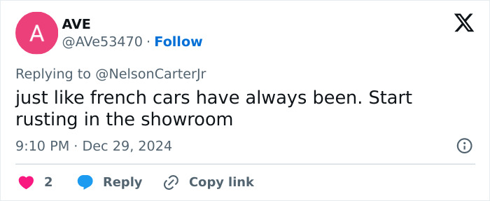 Tweet about French cars rusting, humorous comment from AVE user.