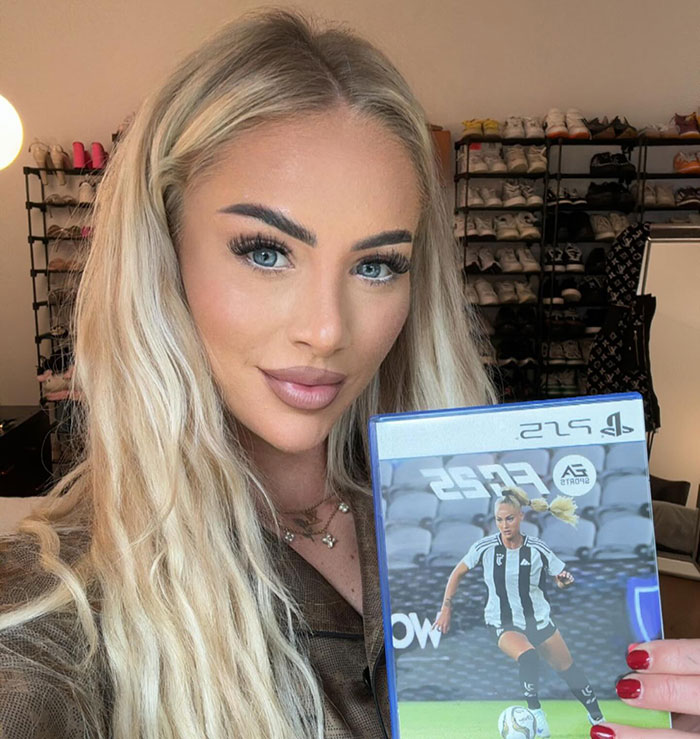 "World's Sexiest Footballer" Alisha Lehmann Shows Off Her Skills On The Beach In The Maldives "World's Sexiest Footballer" Alisha Lehmann Shows Off Her Skills On The Beach In The Maldives