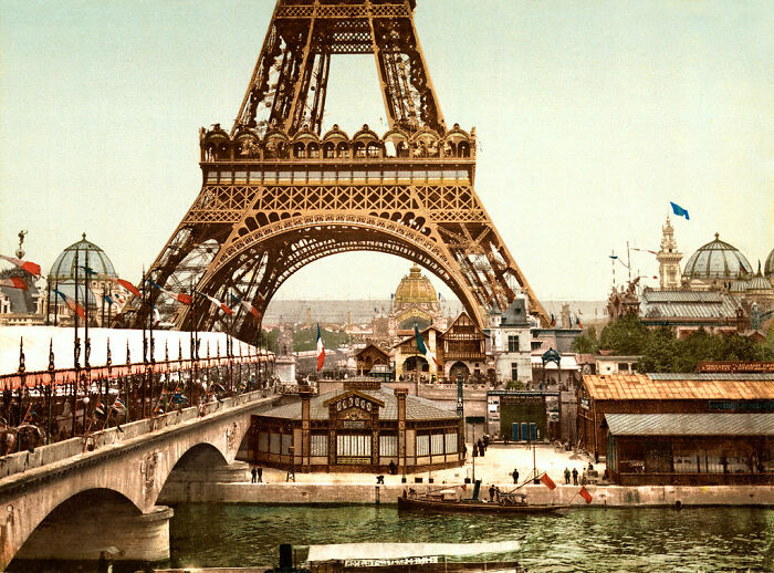 Eiffel Tower seen in one of the oldest color photos showing how the world looked like 100 years ago.