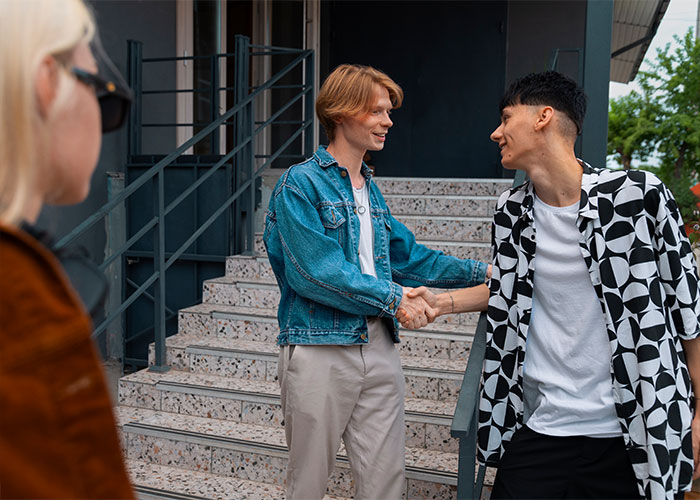 30 Hilarious Ways People Around The World Clock An American Instantly