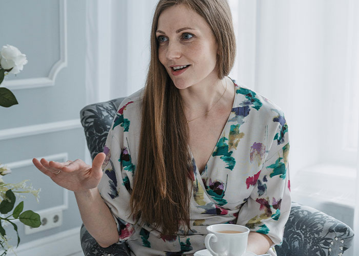 30 Hilarious Ways People Around The World Clock An American Instantly