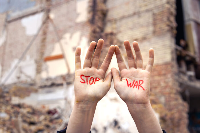 “What’s Something People Romanticize But Is Actually Awful?” (30 Answers)