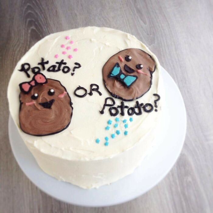 Cake with cartoon potatoes and “Potato? or Potato?” text, illustrating funny pregnancy situations.