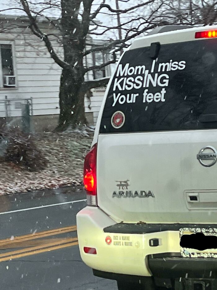 Car-fails: Nissan Armada with humorous rear window text during a snowy drive.