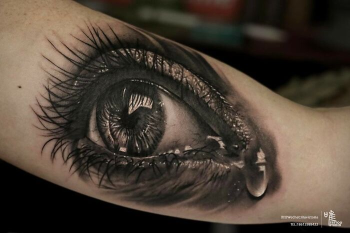 Realistic eye tattoo showcasing Victoria Lee's mastery in tattoo art.