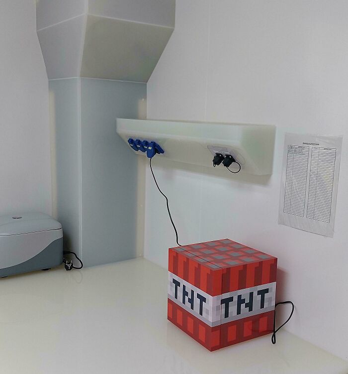 A TNT block in a room, resembling videogame graphics with minimalist decor.