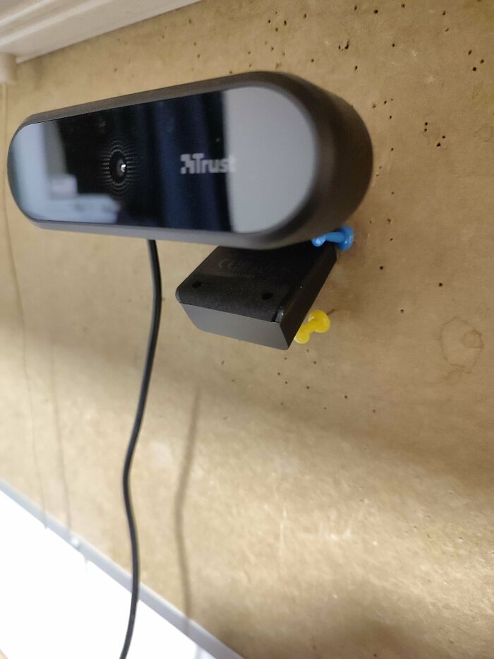 This Is How You Keep Your Webcam At Head Level