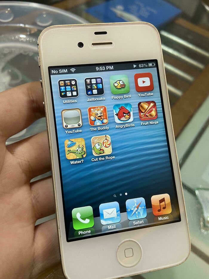 I Found My Old iPhone 4s And Popped A New Battery In!