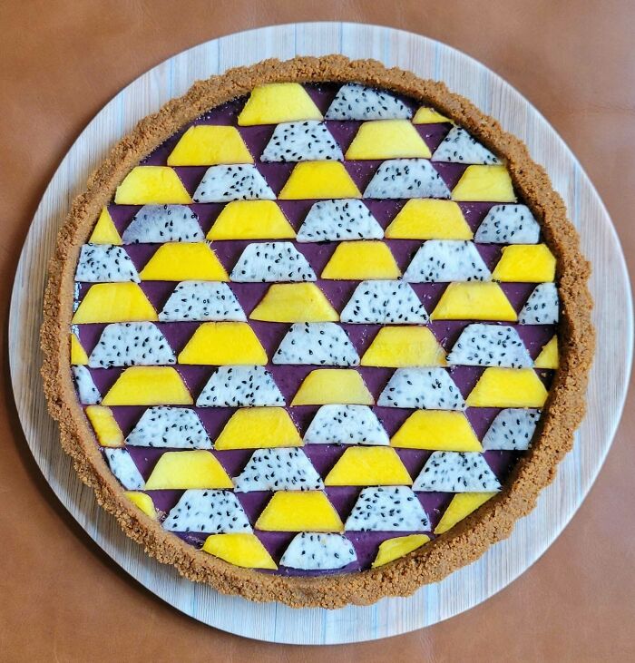 Geometric fruit tart with colorful patterns, showcasing bakers' culinary creativity at another level.