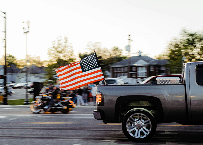 30 Hilarious Ways People Around The World Clock An American Instantly