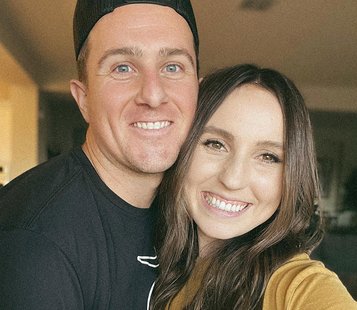 &ldquo;Poor Mamma&rdquo;: The Internet Is Divided Over Family&rsquo;s Controversial Holiday Card Photo