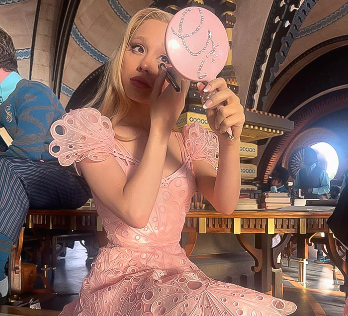 Ariana Grande Emotionally Reacts To &ldquo;Horrible&rdquo; Scrutiny About Her Body During &lsquo;Wicked&rsquo; Interview