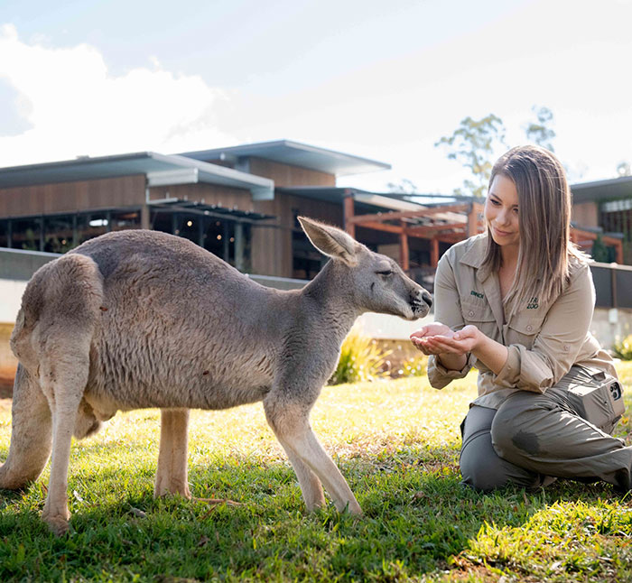 Bindi Irwin Says She Wants People To Stop Asking About Her Second Child: “It Broke My Heart” Bindi Irwin Says She Wants People To Stop Asking About Her Second Child: “It Broke My Heart”