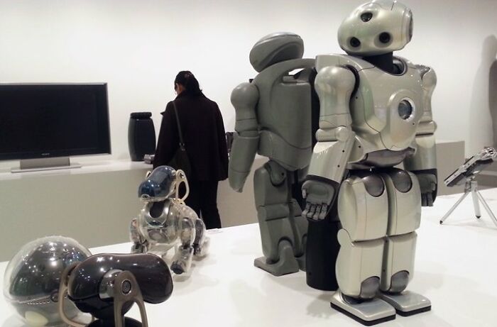 Retro robots on display in a museum setting, evoking an old-internet-feel.