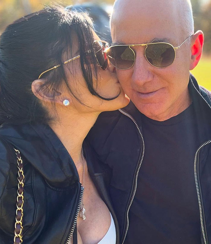 Lauren Sánchez Slammed Over "Inappropriate" See-Through Outfit To Promote Children’s Book Lauren Sánchez Slammed Over "Inappropriate" See-Through Outfit To Promote Children’s Book