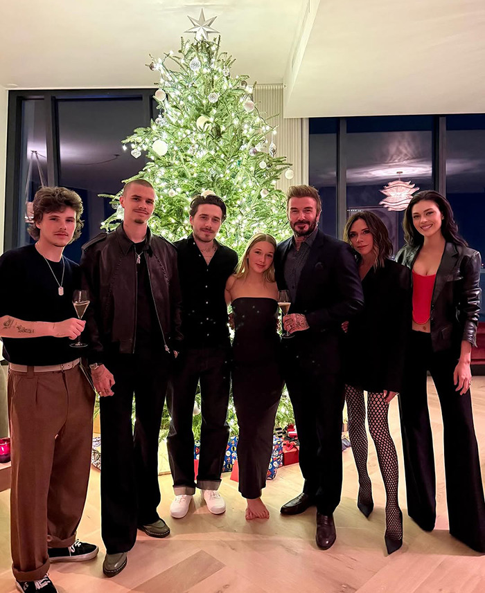 “Why Is Harper Barefoot?”: Harper Beckham Steals Spotlight In Glamorous Family Holiday Photos “Why Is Harper Barefoot?”: Harper Beckham Steals Spotlight In Glamorous Family Holiday Photos