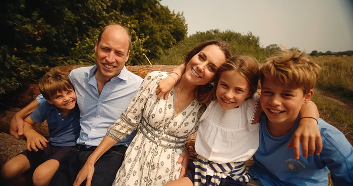 Princess Kate and Prince William with their children, smiling outdoors for Christmas card, after previous Photoshop controversy. Princess Kate and Prince William with their children, smiling outdoors for Christmas card, after previous Photoshop controversy.