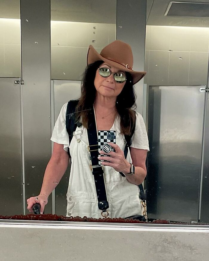 Valerie Bertinelli Claps Back At Critics Who &ldquo;Sit In Judgment&rdquo; Of Her Bikini Selfie