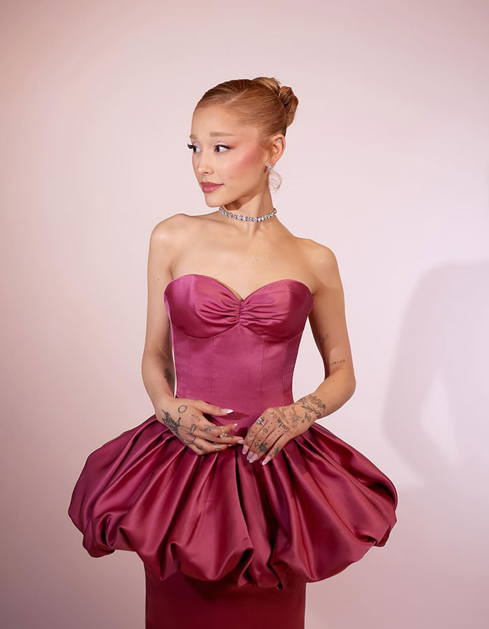 "Look At All The Photoshop": Ariana Grande's Golden Globes Nomination Sparks Backlash