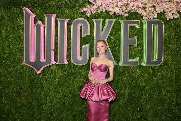 "Look At All The Photoshop": Ariana Grande's Golden Globes Nomination Sparks Backlash