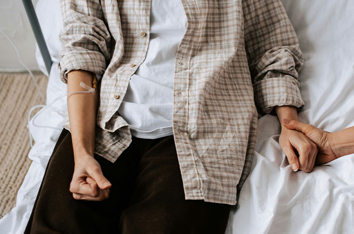 20 Personas comparten historias de cuando sus malas decisiones cambiaron el curso de sus vidas