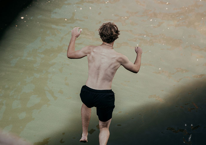 20 Personas comparten historias de cuando sus malas decisiones cambiaron el curso de sus vidas