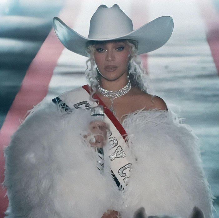 &ldquo;She Needs To Stop&rdquo;: Beyonc&eacute; Suffers Wardrobe Malfunction, Slammed For Banned Gesture At NFL Show