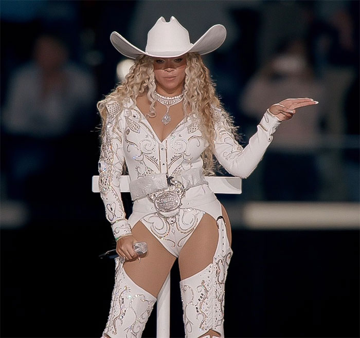 &ldquo;Can I Get A Refund?&rdquo;: Beyonc&eacute;&rsquo;s NFL Halftime Show Leaves Fans Furious