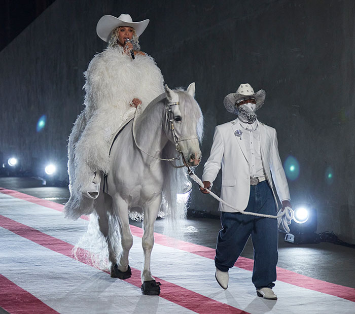 &ldquo;Can I Get A Refund?&rdquo;: Beyonc&eacute;&rsquo;s NFL Halftime Show Leaves Fans Furious